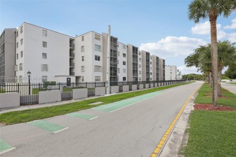 Copropriété à louer à Miami, Floride: 2 chambres, 108.32 m2 № 2031196 - photo 2