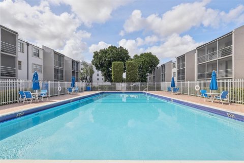 Copropriété à louer à Miami, Floride: 2 chambres, 108.32 m2 № 2031196 - photo 13