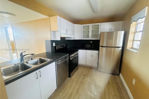 Copropriété à louer à Miami, Floride: 2 chambres, 108.32 m2 № 2031196 - photo 3