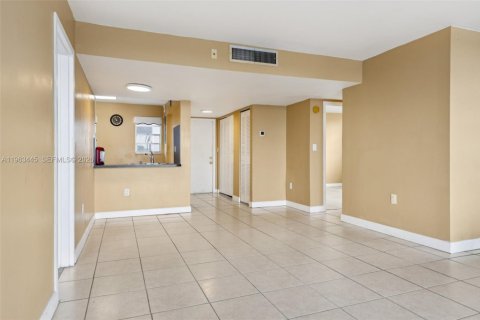 Copropriété à louer à Miami, Floride: 2 chambres, 108.32 m2 № 2031196 - photo 4