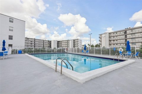Copropriété à louer à Miami, Floride: 2 chambres, 108.32 m2 № 2031196 - photo 12