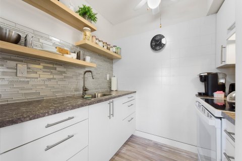 Copropriété à vendre à Hollywood, Floride: 2 chambres, 60.39 m2 № 1937163 - photo 3