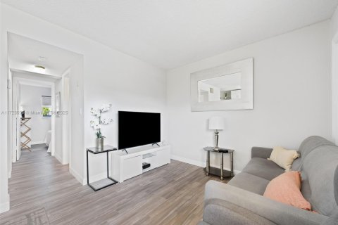 Copropriété à vendre à Hollywood, Floride: 2 chambres, 60.39 m2 № 1937163 - photo 7