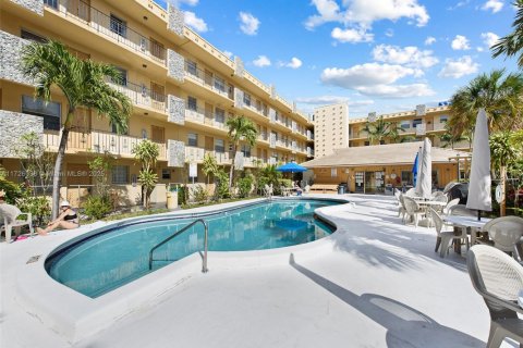 Copropriété à vendre à Hollywood, Floride: 2 chambres, 60.39 m2 № 1937163 - photo 12