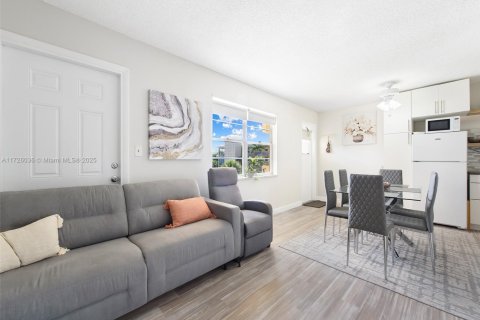 Copropriété à vendre à Hollywood, Floride: 2 chambres, 60.39 m2 № 1937163 - photo 6