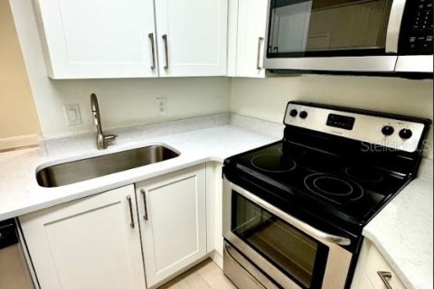 Condo in Orlando, Florida, 2 bedrooms  № 1760335 - photo 10