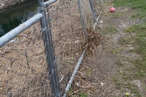 House in Miami, Florida 3 bedrooms, 127 sq.m. № 2000985 - photo 24