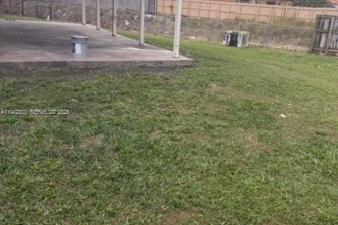 House in Miami, Florida 3 bedrooms, 127 sq.m. № 2000985 - photo 20