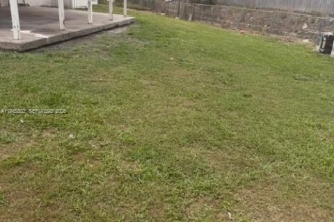 House in Miami, Florida 3 bedrooms, 127 sq.m. № 2000985 - photo 22