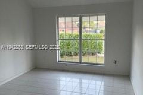 House in Miami, Florida 3 bedrooms, 127 sq.m. № 2000985 - photo 5