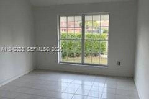 House in Miami, Florida 3 bedrooms, 127 sq.m. № 2000985 - photo 6