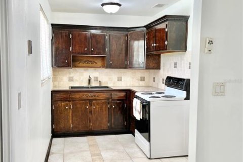House in Orlando, Florida 3 bedrooms, 161.74 sq.m. № 1876351 - photo 8