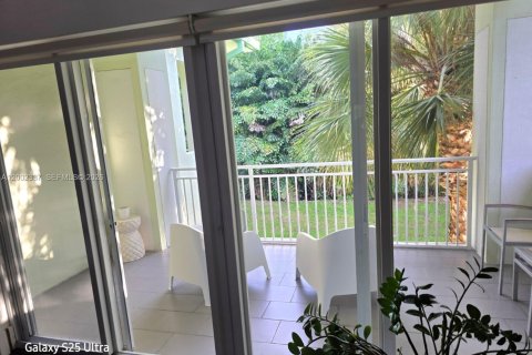 Снять в аренду кондоминиум в Дорал, Флорида 1 спальня, 99.41м2, № 2067961 - фото 15