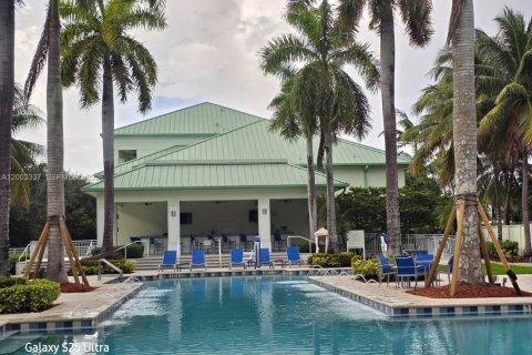 Кондоминиум с 1 спальней в Дорал, Флорида № 2067961