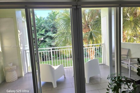 Снять в аренду кондоминиум в Дорал, Флорида 1 спальня, 99.41м2, № 2067961 - фото 2