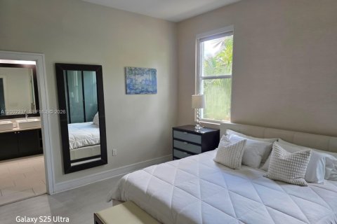 Снять в аренду кондоминиум в Дорал, Флорида 1 спальня, 99.41м2, № 2067961 - фото 4