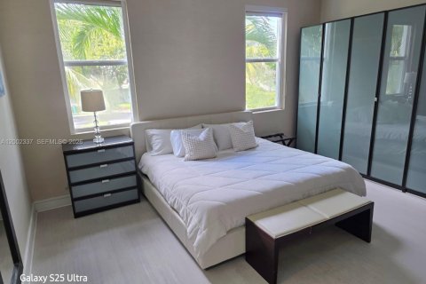 Снять в аренду кондоминиум в Дорал, Флорида 1 спальня, 99.41м2, № 2067961 - фото 13