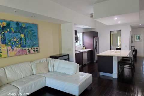 Снять в аренду кондоминиум в Дорал, Флорида 1 спальня, 99.41м2, № 2067961 - фото 3