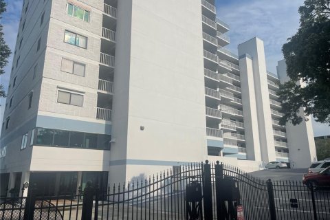 Condo in Tampa, Florida, 3 bedrooms  № 2272753 - photo 2