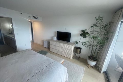 Condo in Tampa, Florida, 3 bedrooms  № 2272753 - photo 10