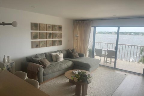 Condo in Tampa, Florida, 3 bedrooms  № 2272753 - photo 8