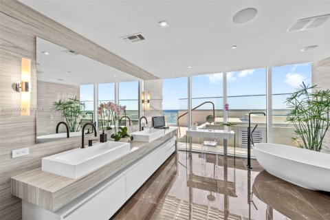 Condo in Fort Lauderdale, Florida, 4 bedrooms  № 1994619 - photo 19