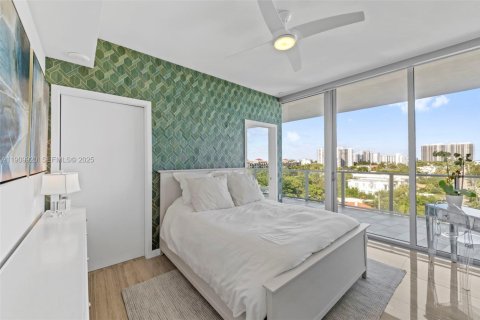 Condo in Fort Lauderdale, Florida, 4 bedrooms  № 1994619 - photo 25