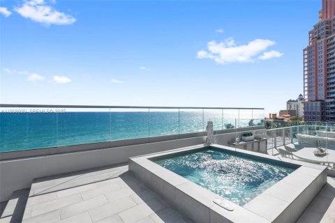 Condo in Fort Lauderdale, Florida, 4 bedrooms  № 1994619 - photo 8