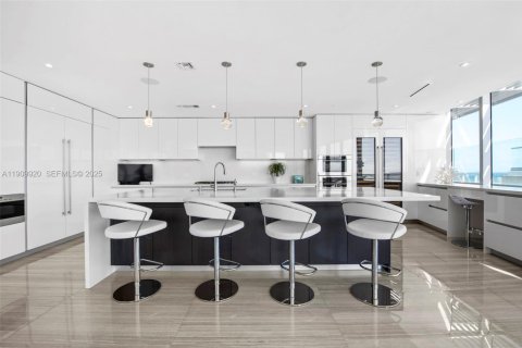 Condo in Fort Lauderdale, Florida, 4 bedrooms  № 1994619 - photo 11