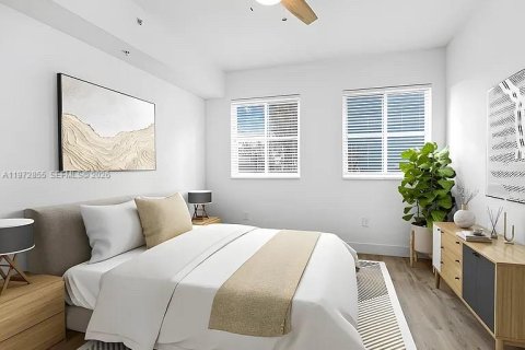 House in Miami, Florida 2 bedrooms, 278.52 sq.m. № 2040451 - photo 2