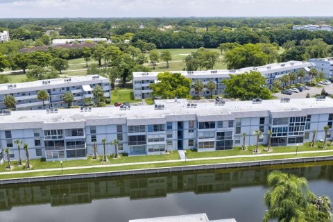 Condo in Tamarac, Florida, 2 bedrooms № 2177511 - photo 18