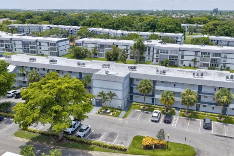 Condo in Tamarac, Florida, 2 bedrooms № 2177511 - photo 17