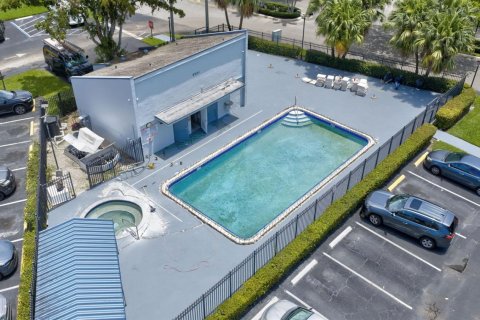 Condo in Tamarac, Florida, 2 bedrooms № 2177511 - photo 20
