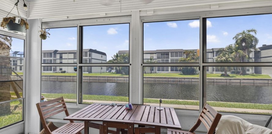 Condo in Tamarac, Florida, 2 bedrooms № 2177511