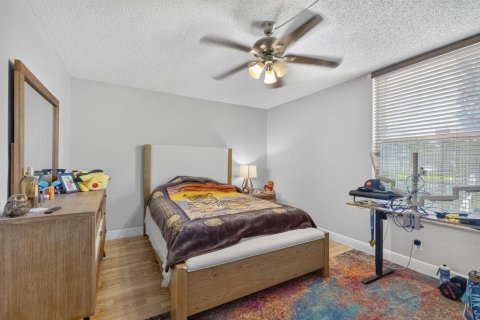 Condo in Tamarac, Florida, 2 bedrooms № 2177511 - photo 13
