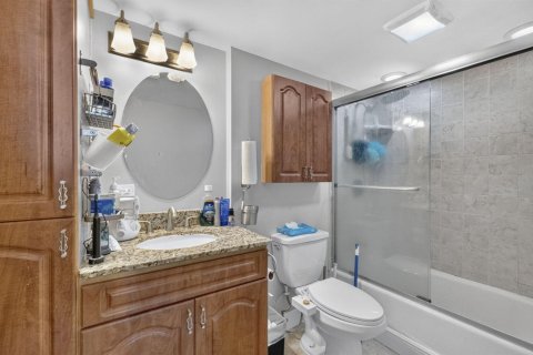 Condo in Tamarac, Florida, 2 bedrooms № 2177511 - photo 15