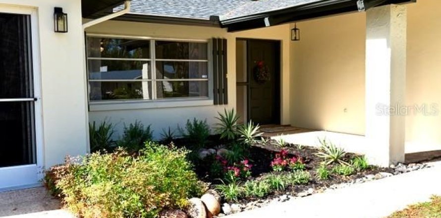 House in Dunnellon, Florida 2 bedrooms, 139.45 sq.m. № 2228379
