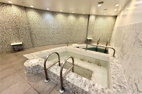 Снять в аренду кондоминиум в Майами, Флорида 1 спальня, 74.88м2, № 1941809 - фото 27