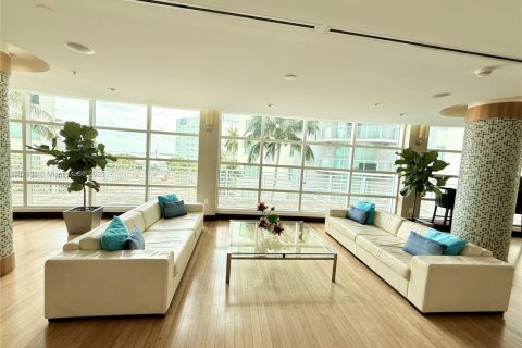 Снять в аренду кондоминиум в Майами, Флорида 1 спальня, 74.88м2, № 1941809 - фото 26