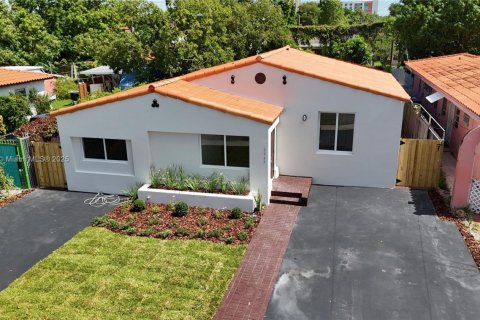 House in Miami, Florida 3 bedrooms, 129.32 sq.m. № 1792626 - photo 4