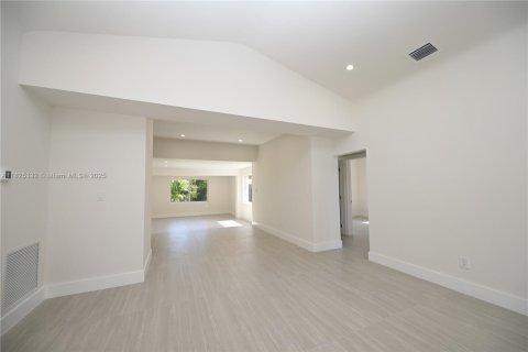 House in Miami, Florida 3 bedrooms, 129.32 sq.m. № 1792626 - photo 7