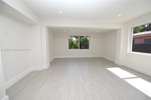 House in Miami, Florida 3 bedrooms, 129.32 sq.m. № 1792626 - photo 13