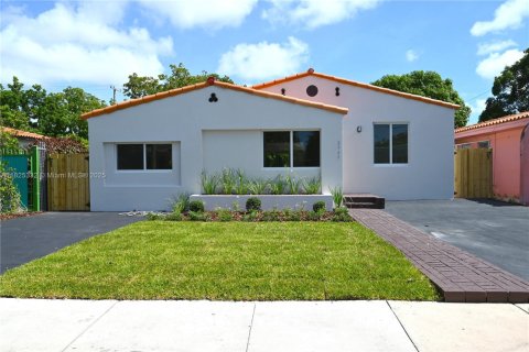 House in Miami, Florida 3 bedrooms, 129.32 sq.m. № 1792626 - photo 24