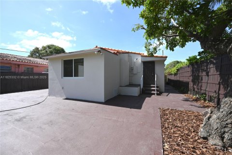 House in Miami, Florida 3 bedrooms, 129.32 sq.m. № 1792626 - photo 19