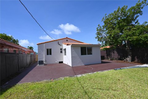 House in Miami, Florida 3 bedrooms, 129.32 sq.m. № 1792626 - photo 20
