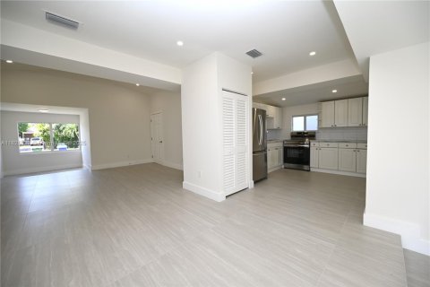 House in Miami, Florida 3 bedrooms, 129.32 sq.m. № 1792626 - photo 18
