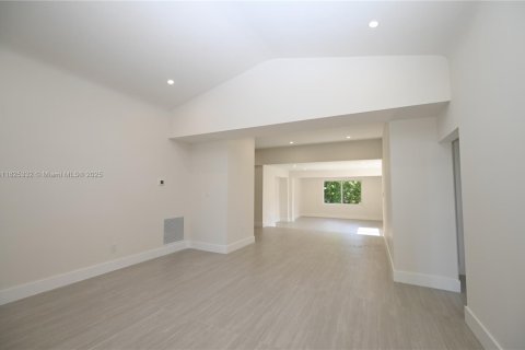 House in Miami, Florida 3 bedrooms, 129.32 sq.m. № 1792626 - photo 6