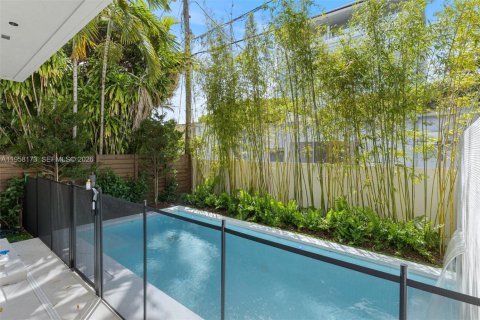 Townhouse in Miami, Florida 4 bedrooms, 243.78 sq.m. № 2045072 - photo 27