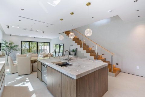 Townhouse in Miami, Florida 4 bedrooms, 243.78 sq.m. № 2045072 - photo 12