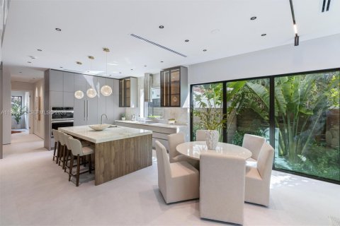 Townhouse in Miami, Florida 4 bedrooms, 243.78 sq.m. № 2045072 - photo 13